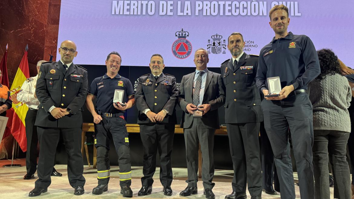 La Comunidad de Madrid Honra a Profesionales de Emergencias con Medallas al Mérito de Protección Civil