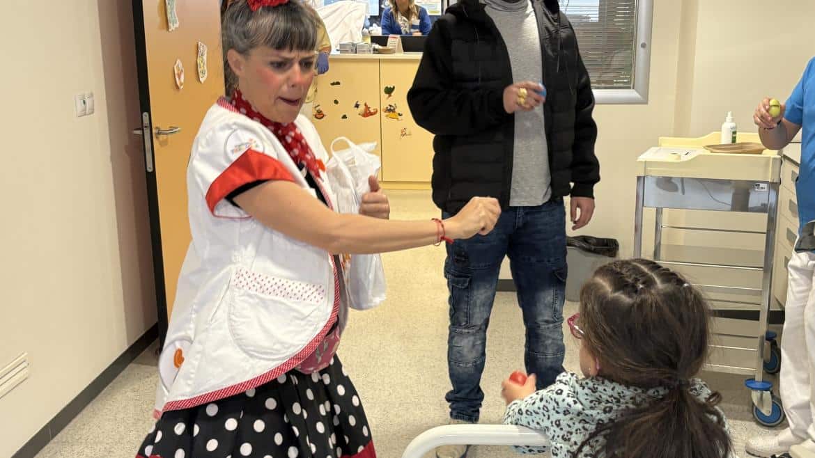 La Fundación Theodora Lleva Alegría a Niños del Hospital Infanta Cristina