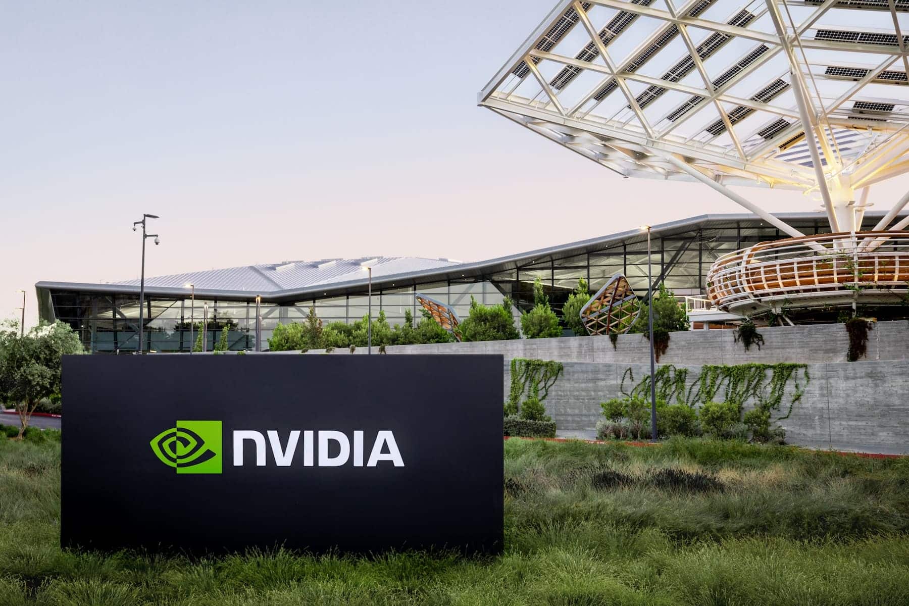 NVIDIA Hace Historia: Ingresos Trimestrales Alcanzan 57 Mil Millones de Dólares Impulsados por el Auge de la IA