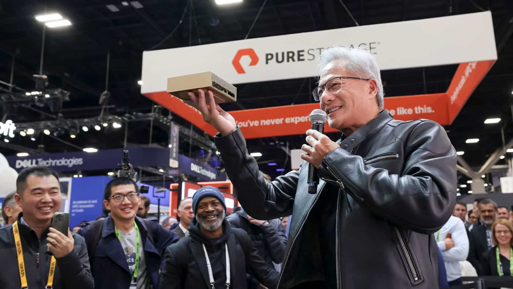 NVIDIA Revoluciona la Supercomputación: De Fábricas de IA a Superordenadores Compactos
