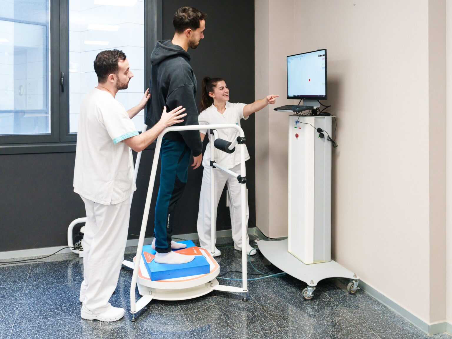 Neurorrehabilitación Robótica: Clave para la Autonomía y Privacidad en Enfermedades Neuromusculares