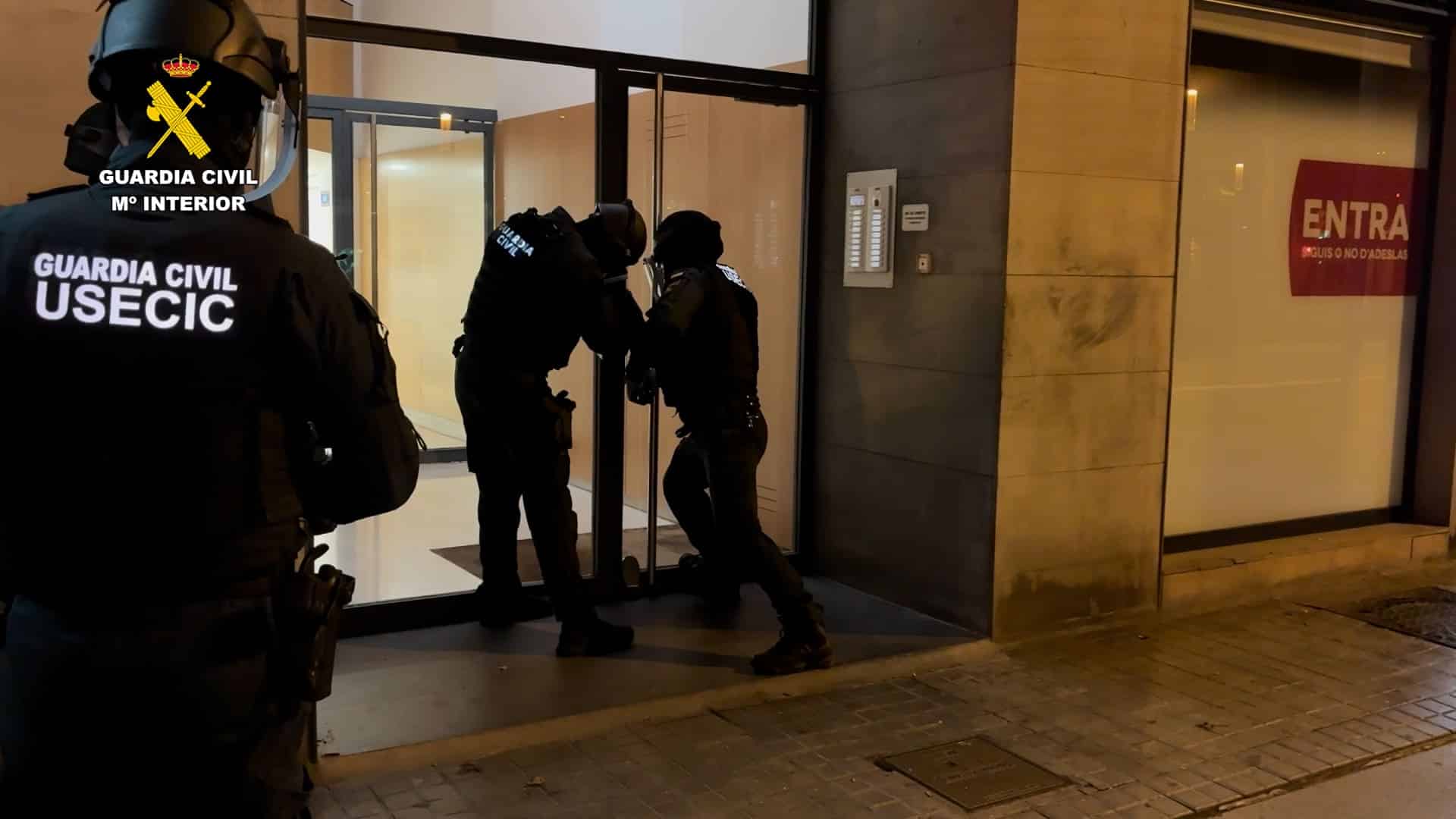 Así funcionaba la “macro-fábrica” de ciberestafas desmantelada por la Guardia Civil en España