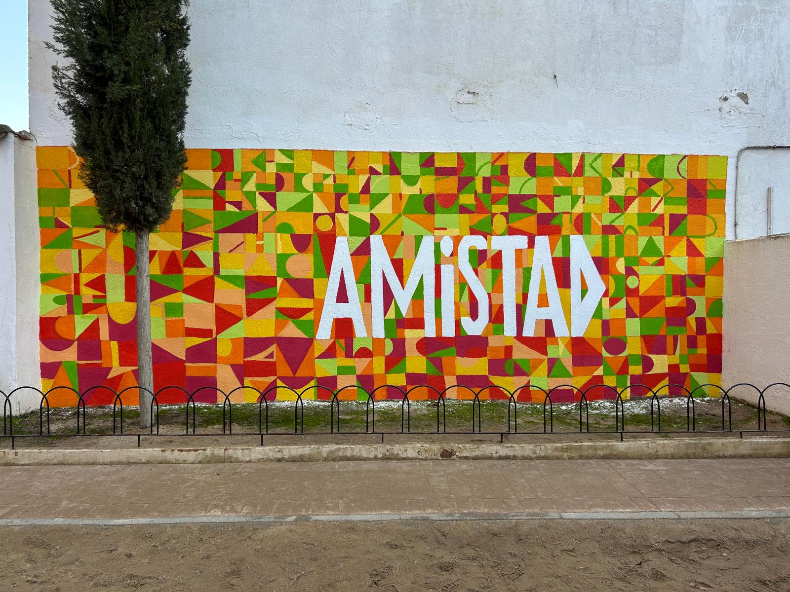 Alumnos del Calasanz Embellecen su Patio con el Mural ‘Amistad’