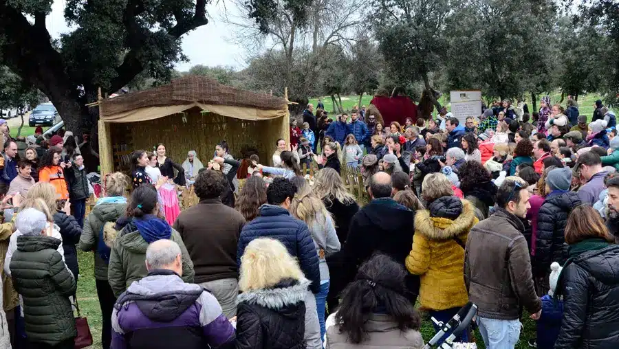 El Belén Viviente de Boadilla reúne a cientos de familias en una jornada marcada por la tradición y la solidaridad