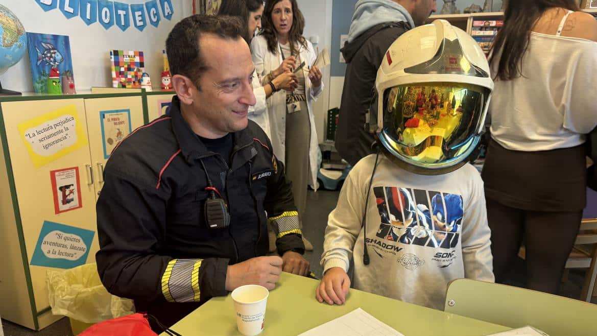 Bomberos de Madrid Llevan Alegría a Niños Hospitalizados con Visita Anual Especial