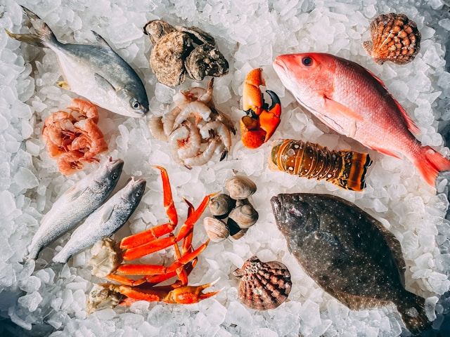 Brisas del Estrecho: Liderando el Mercado de Mariscos al Por Mayor y Conservas Premium en Sevilla