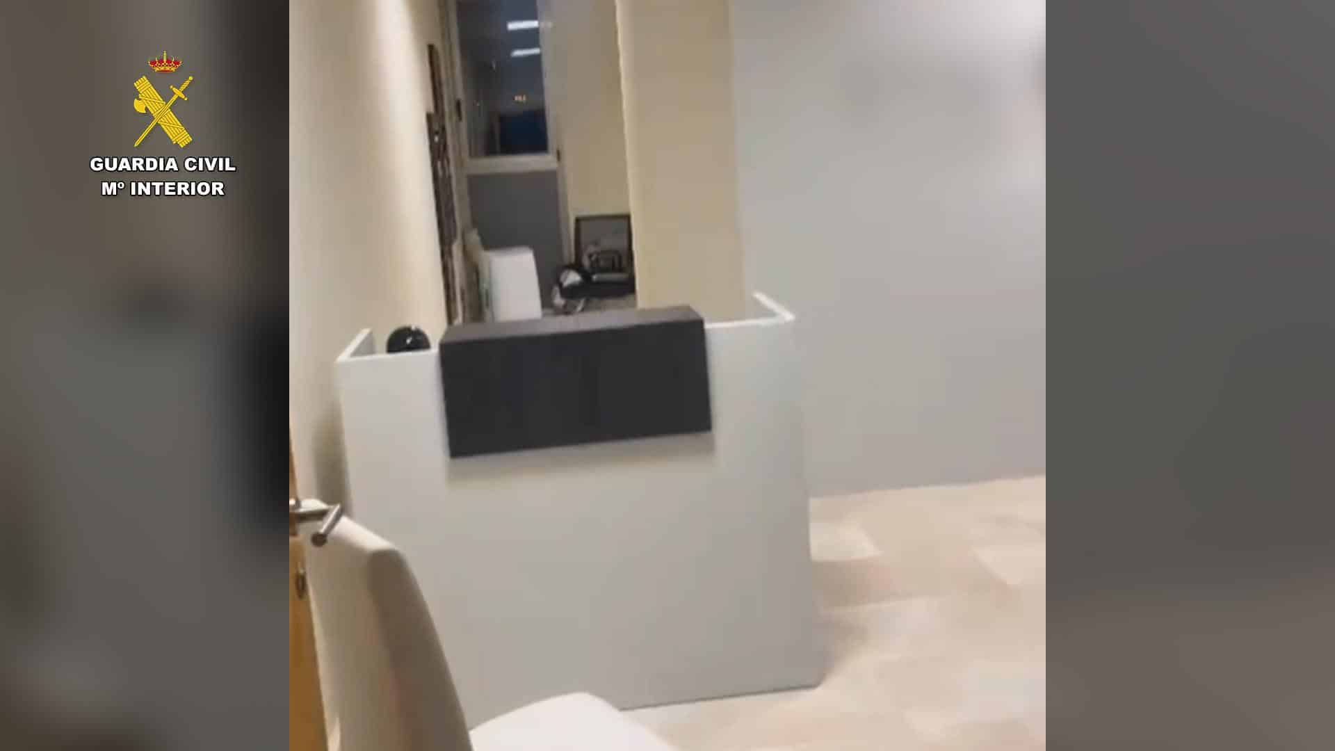 Desmantelada en Los Barrios una clínica estética clandestina por el Ministerio del Interior