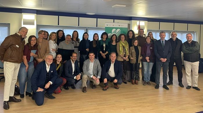 El 80% de los Empleados Dedica la Mayor Parte de su Jornada Laboral a Actividades Digitales, Según Nuevo Informe