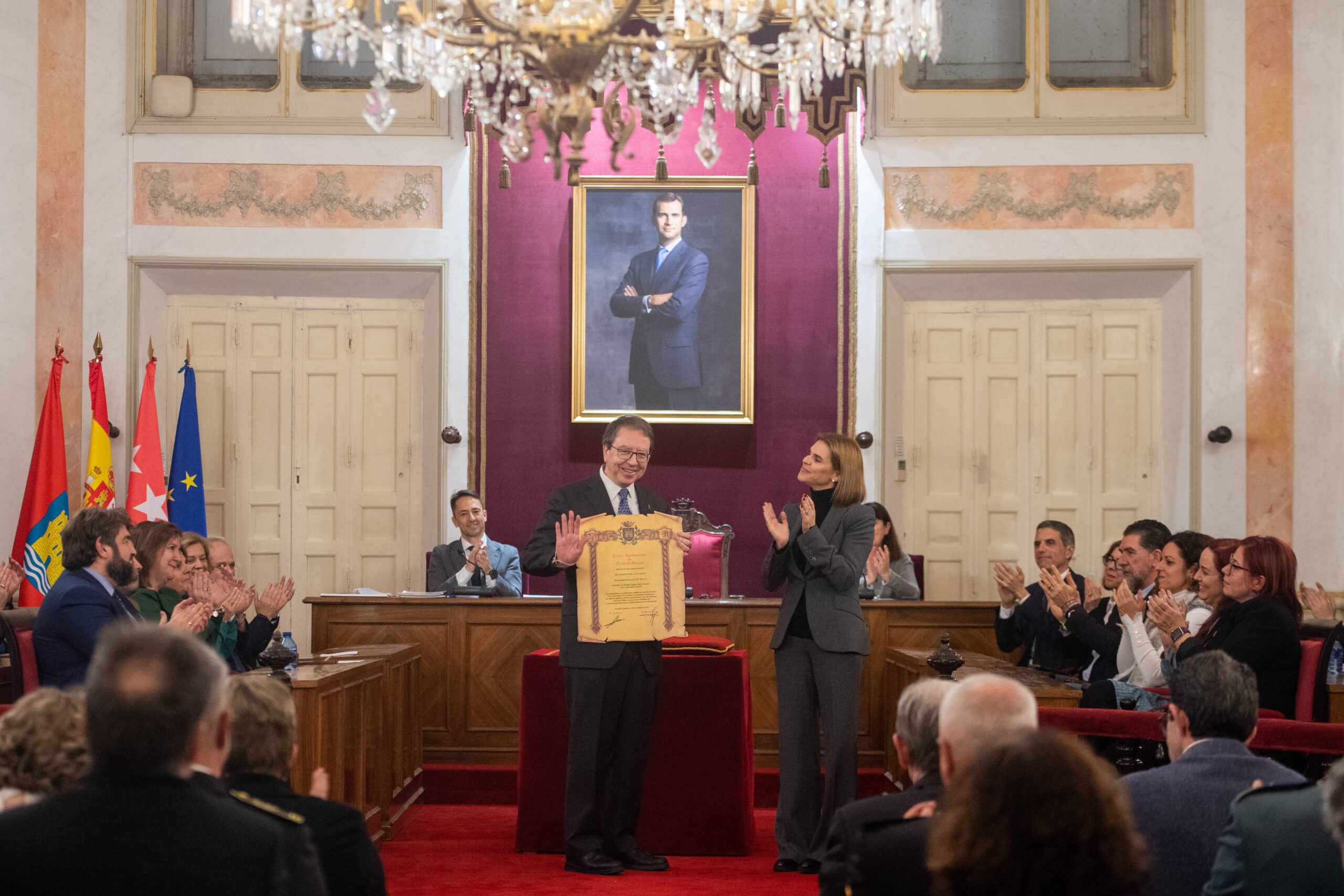 Fernando Galván reconocido como Hijo Adoptivo por su contribución a la grandeza de Alcalá desde la Universidad