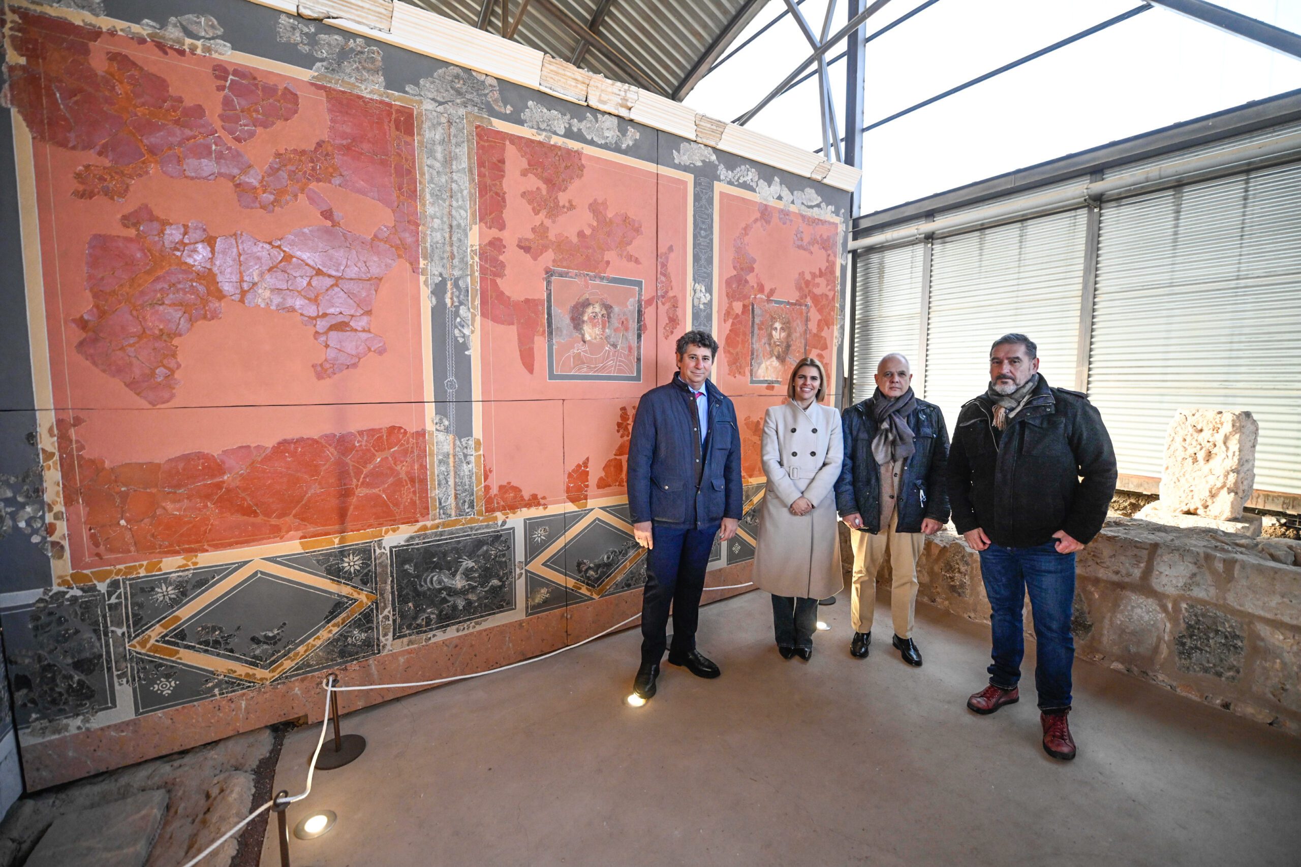 Inauguran Espacio con Murales de Deidades en la Casa de los Grifos del Parque Arqueológico de Complutum