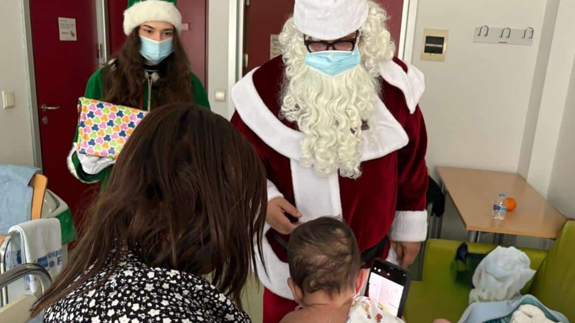 Innovadoras Actividades Navideñas Enriquecen la Experiencia en el Hospital Público de Fuenlabrada