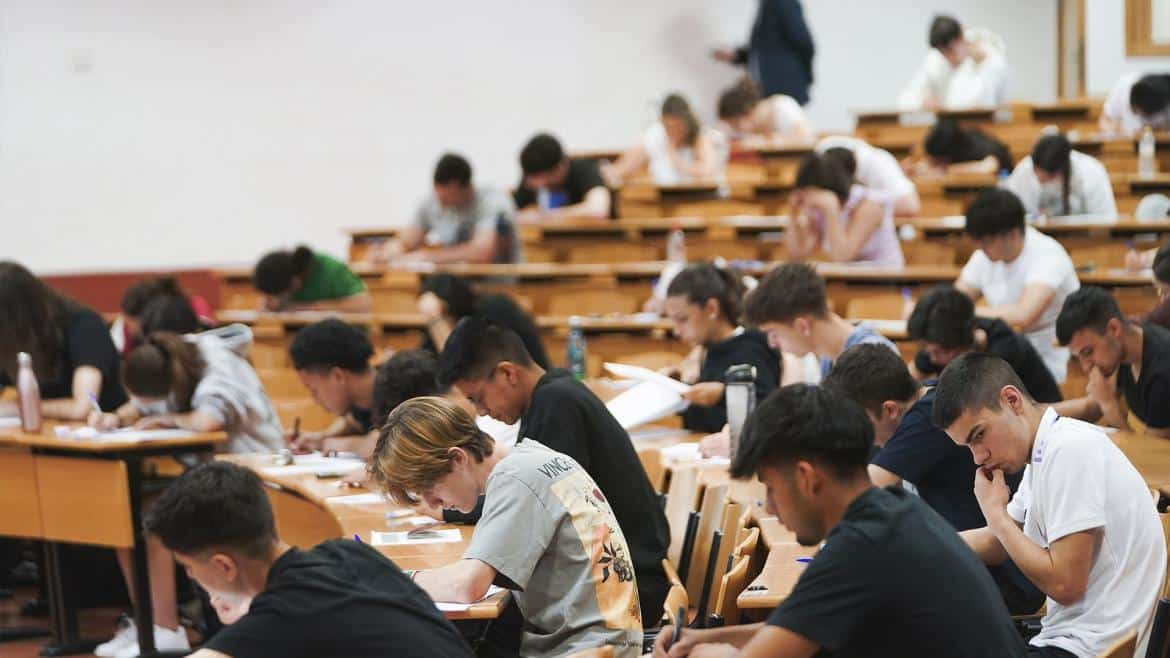 La Comunidad de Madrid Asigna Más de 32,7 Millones a Universidades Públicas para Becas y Exenciones