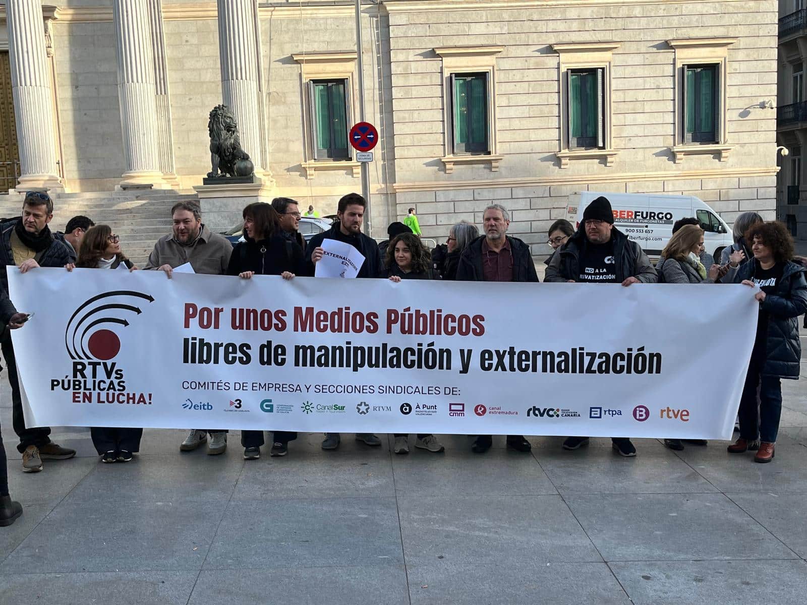 La Izquierda del Congreso Se Une para Combatir la Manipulación en Medios Públicos
