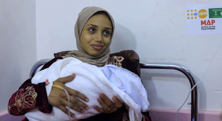 Las Comadronas de Gaza: Faros de Esperanza en Tiempos de Adversidad