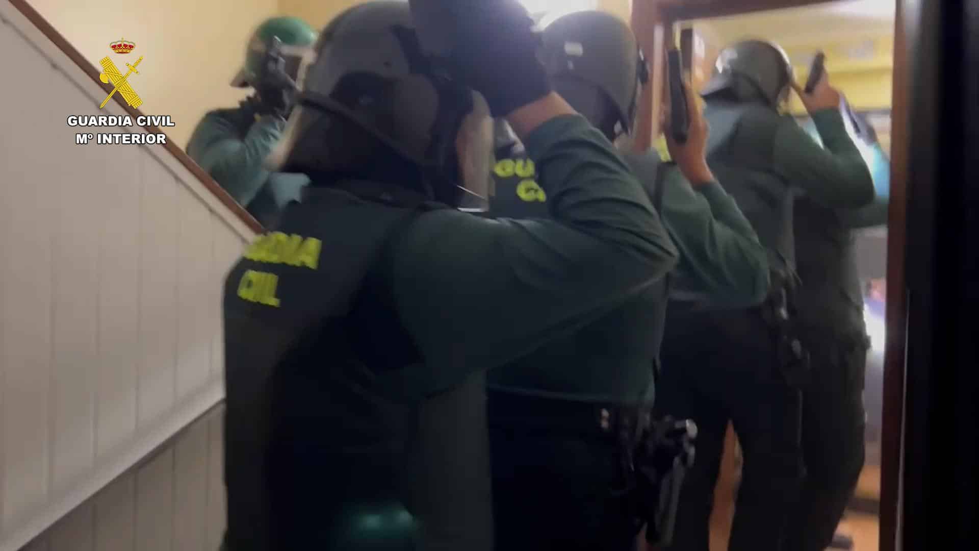 Ministerio del Interior anuncia la captura de 50 personas por estafas en línea que afectaron a más de 400 víctimas