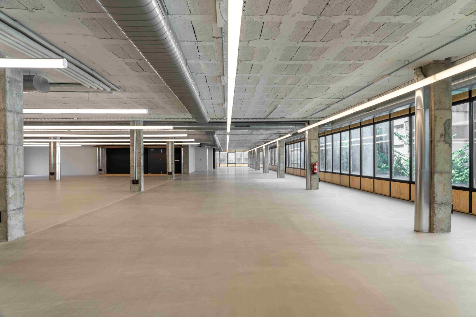 NN Working Inaugura Espacios de Oficina Modernos y Reformados en Travessera de les Corts, Barcelona