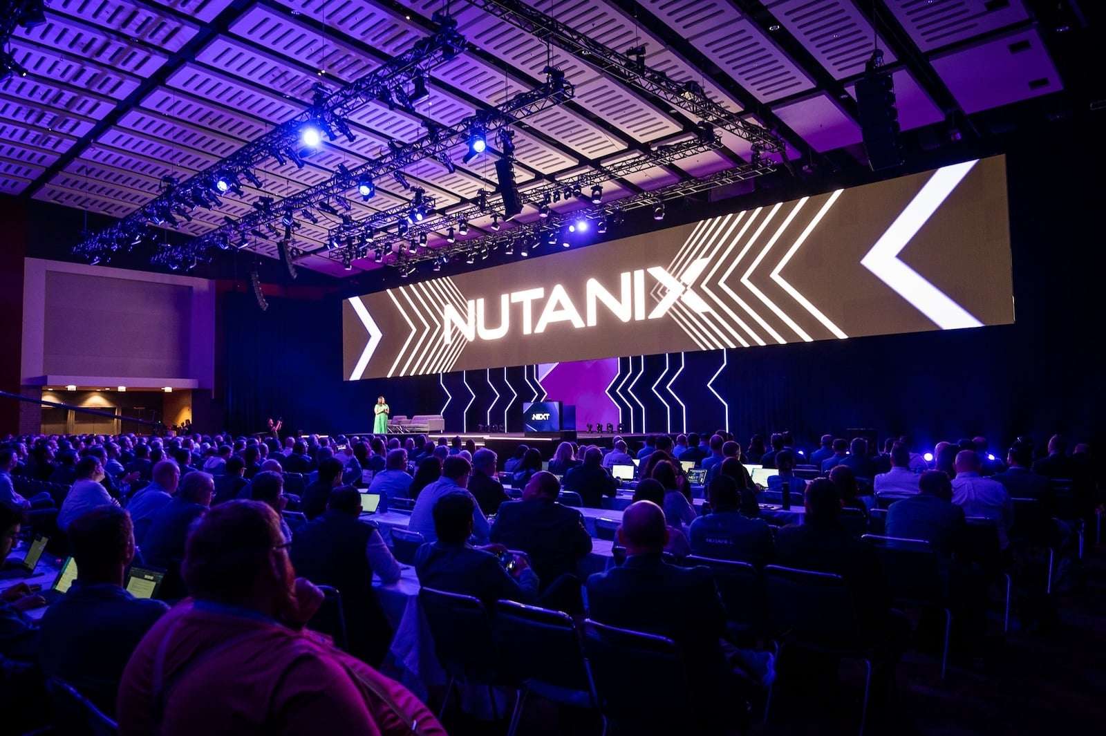 AMD y Nutanix Unen Fuerzas en un Acuerdo de $250 Millones para Potenciar una Plataforma Abierta de IA Empresarial