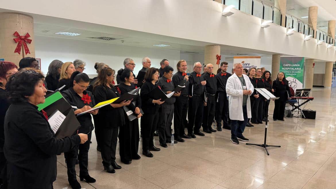 Pacientes y profesionales del Hospital Infanta Cristina vibran con un concierto de música góspel