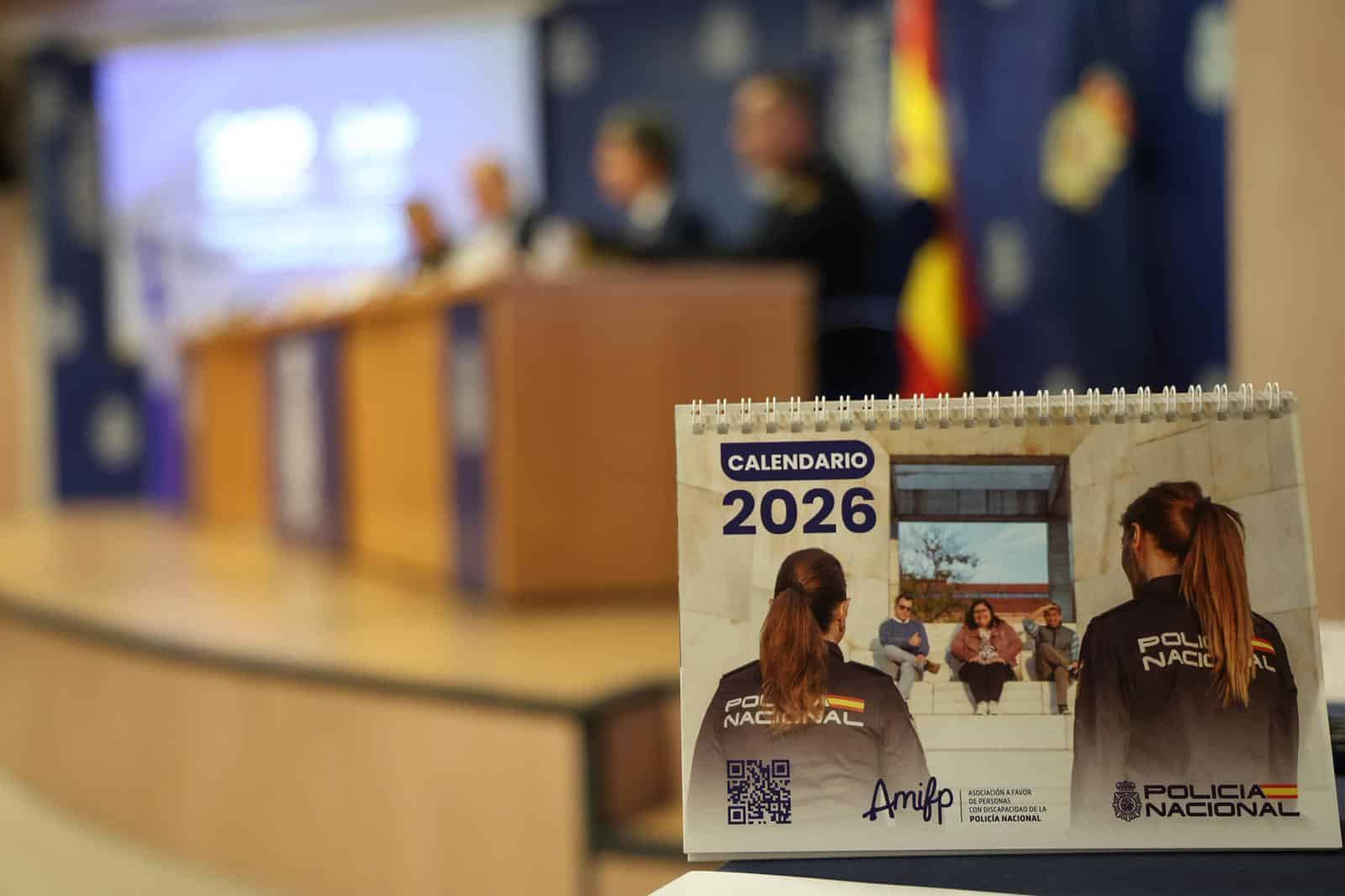 Presentación del calendario 2026 en el Complejo Policial de Canillas para apoyar a personas con discapacidad