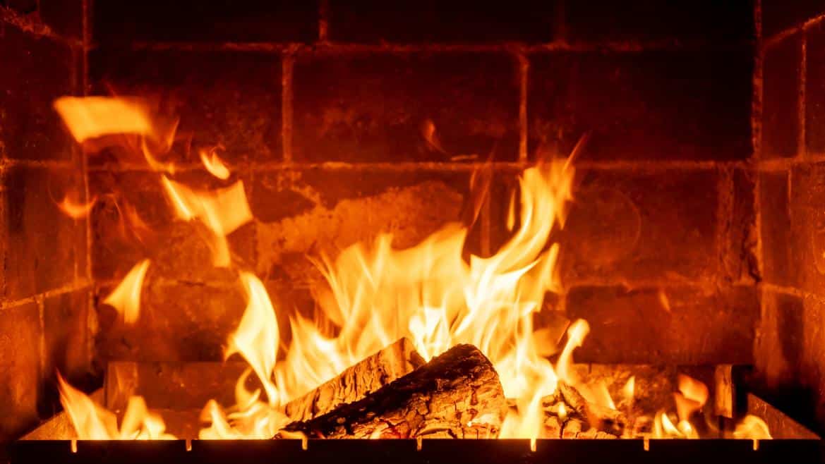 Recomendación de la Comunidad de Madrid: Evitar Maderas Resinosas en Chimeneas para Prevenir Incendios