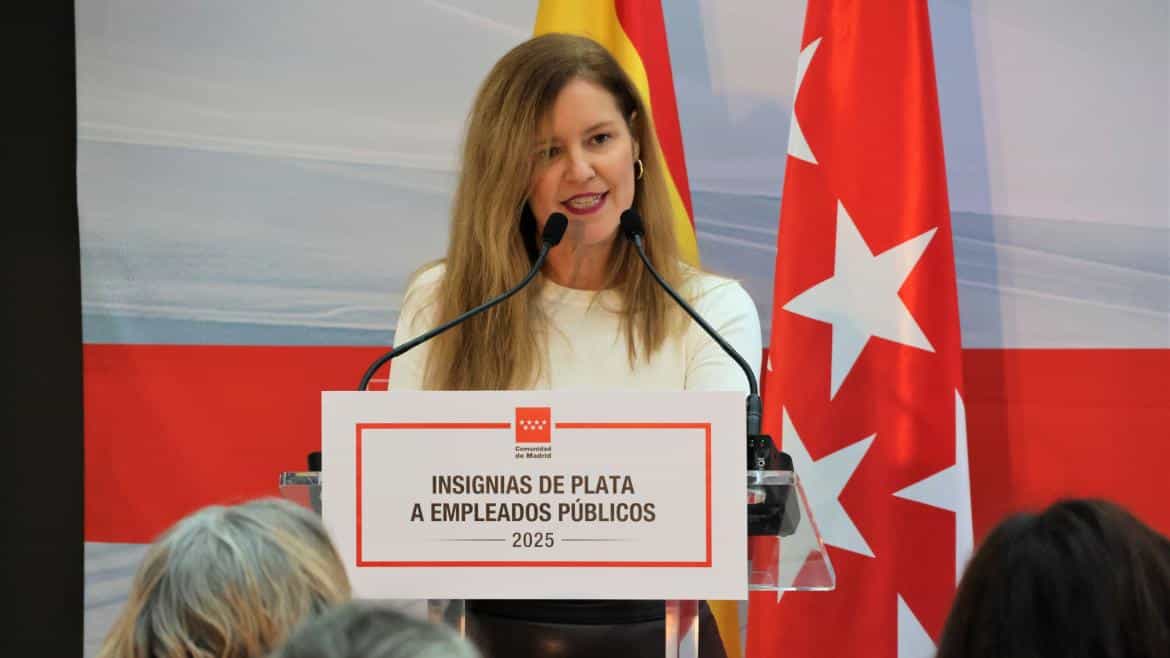 Reconocimiento a Tres Décadas de Servicio: Madrid Honra a sus Servidores Públicos Sociales