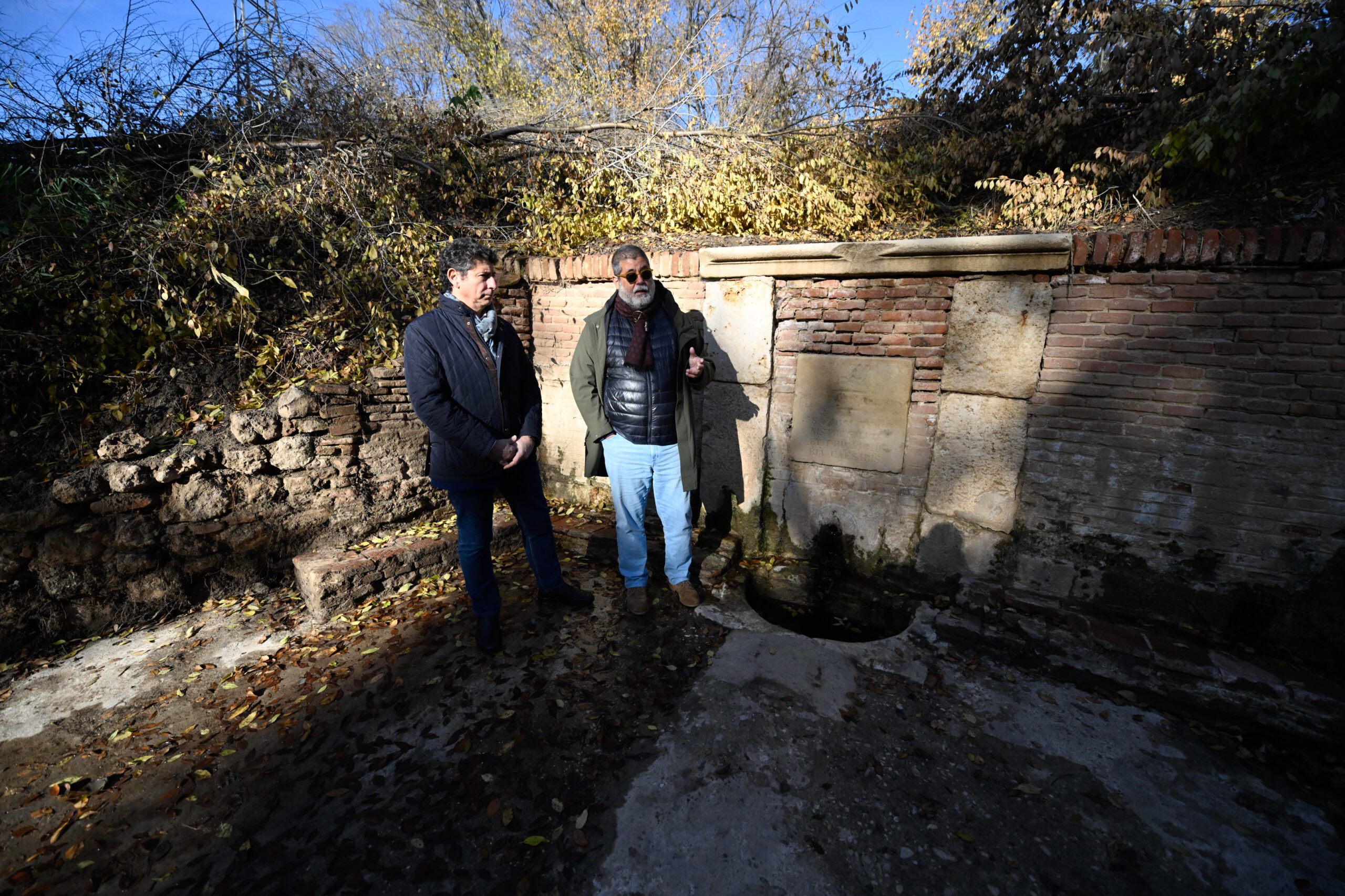 Renovación de la emblemática Fuente de la Salud en Alcalá revitaliza el patrimonio local.