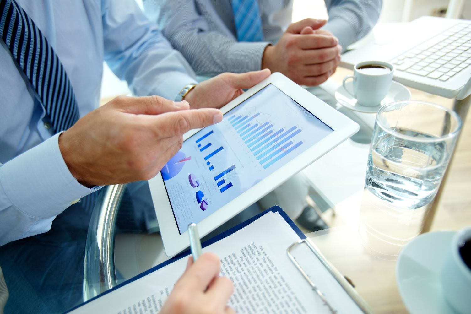 Transformación Financiera: La IA Impulsa Auditorías Avanzadas y Liderazgo Tecnológico Hacia 2026