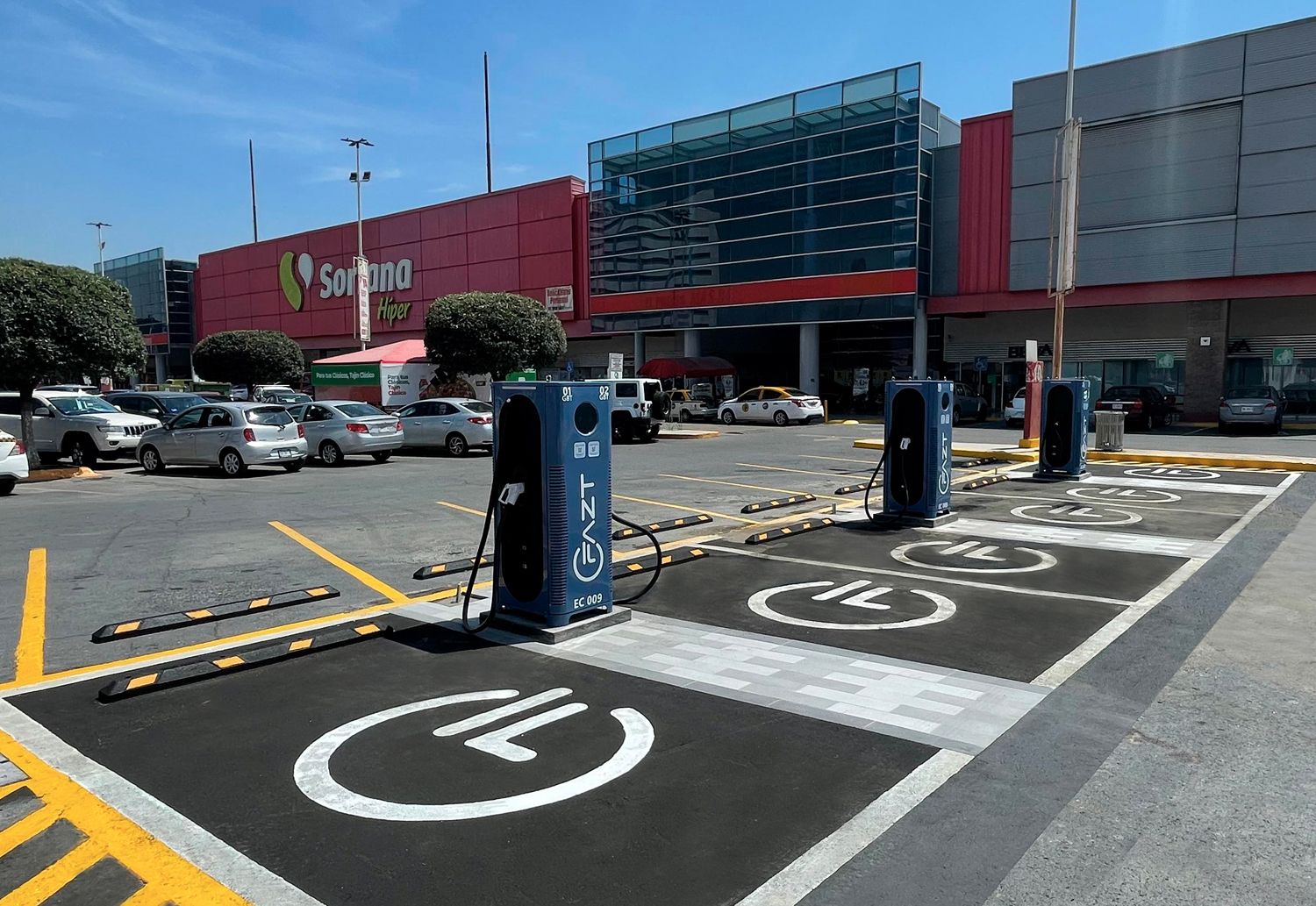 XCharge Revoluciona la Movilidad Eléctrica en México al Colaborar con FAZT para la Implementación de Cargadores en Supermercados Soriana