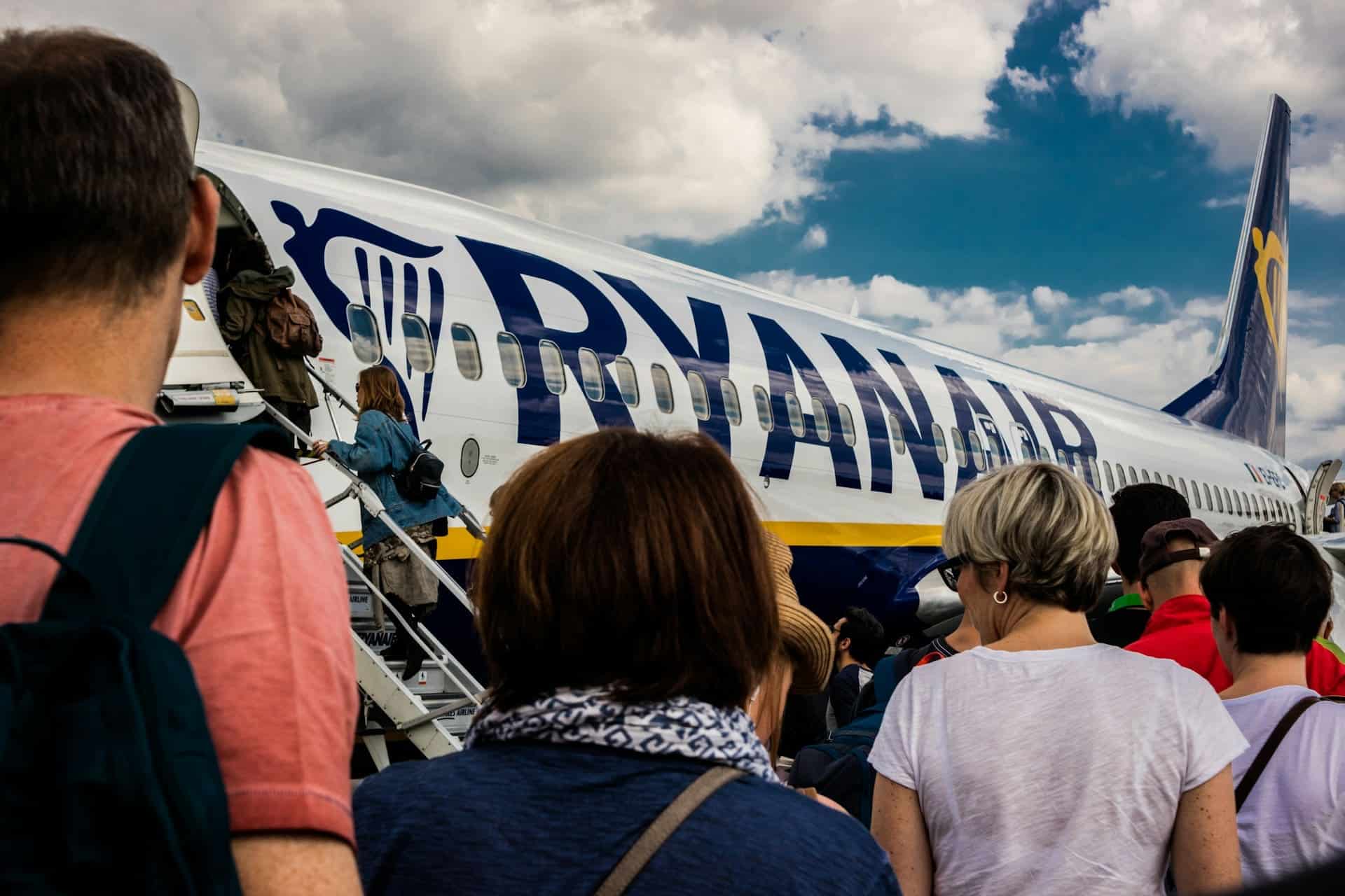 De Villano a Titán: Cómo Ryanair Se Transformó en un Coloso del Transporte Aéreo Europeo