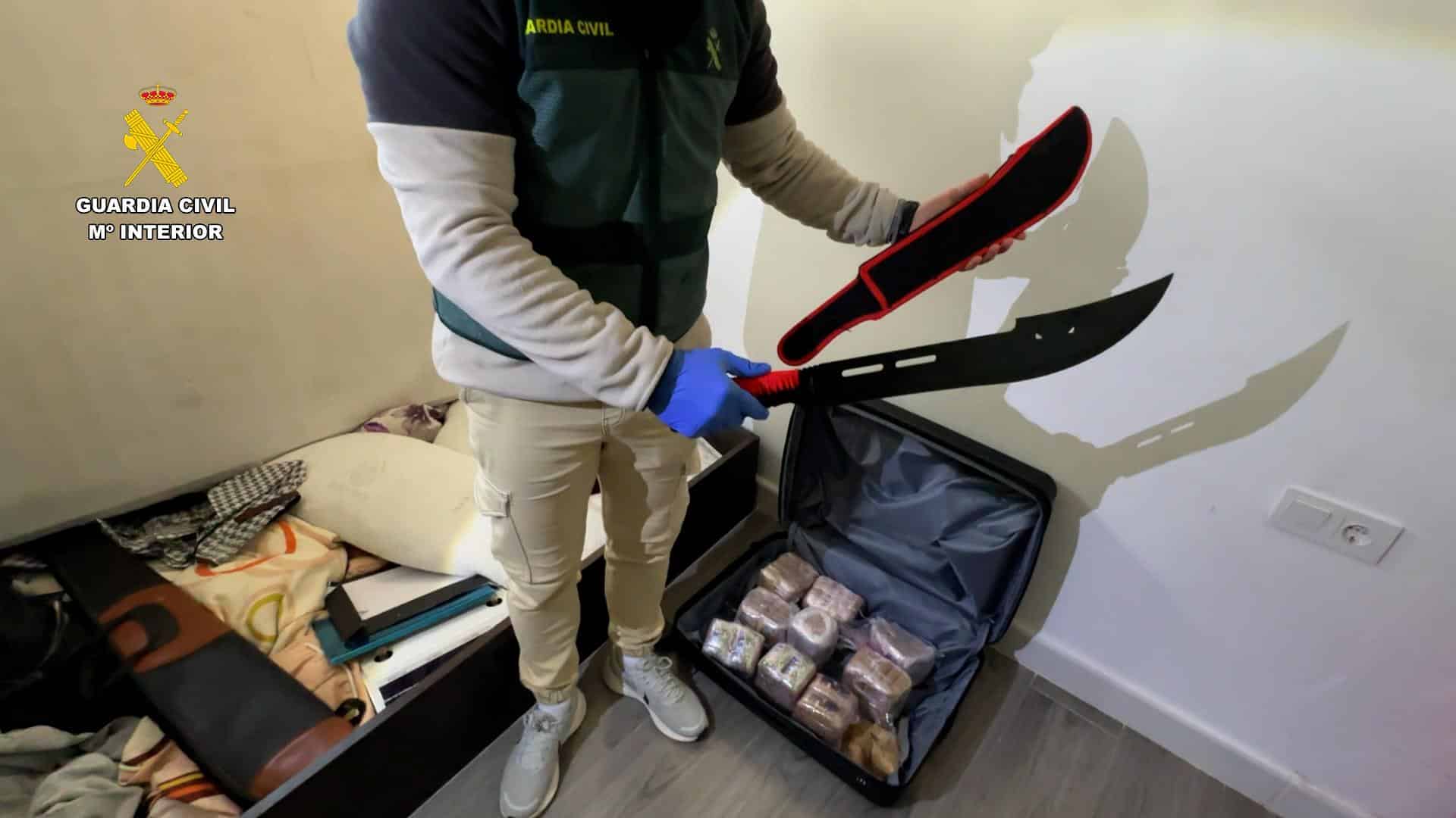 Ministerio del Interior | Detenido un grupo criminal que colocó una baliza GPS a un joyero para robarle más de 300.000 euros en joyas en Cádiz