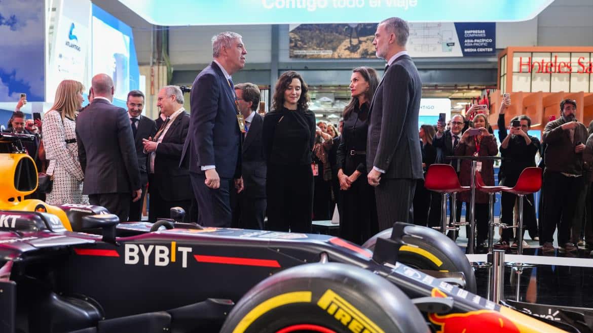 Díaz Ayuso se Une a los Reyes en la Inauguración de FITUR 2026 para Destacar Encantos Turísticos de Madrid