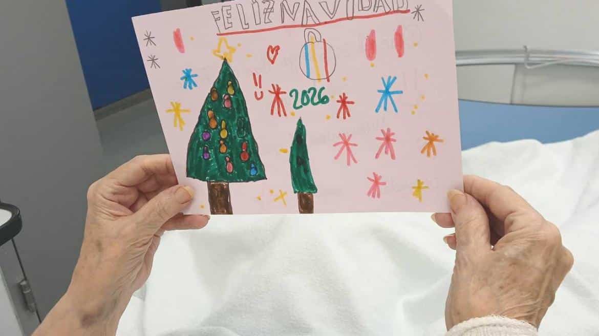 Escolares de Aranjuez Llevan el Espíritu Navideño a Pacientes del Hospital del Tajo