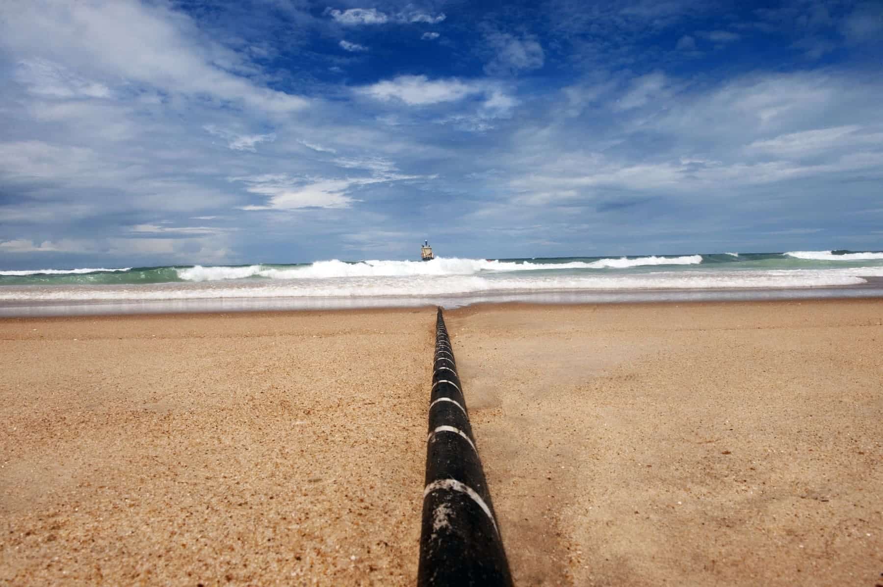 Finlandia Refuerza la Seguridad del Báltico con Centro de Vigilancia para Proteger Cables Submarinos
