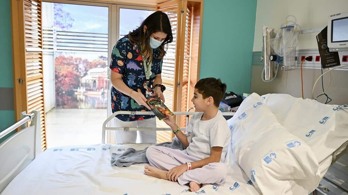 Fomento de la lectura en niños hospitalizados: Celebración del Día de la Educación en el Hospital Gregorio Marañón