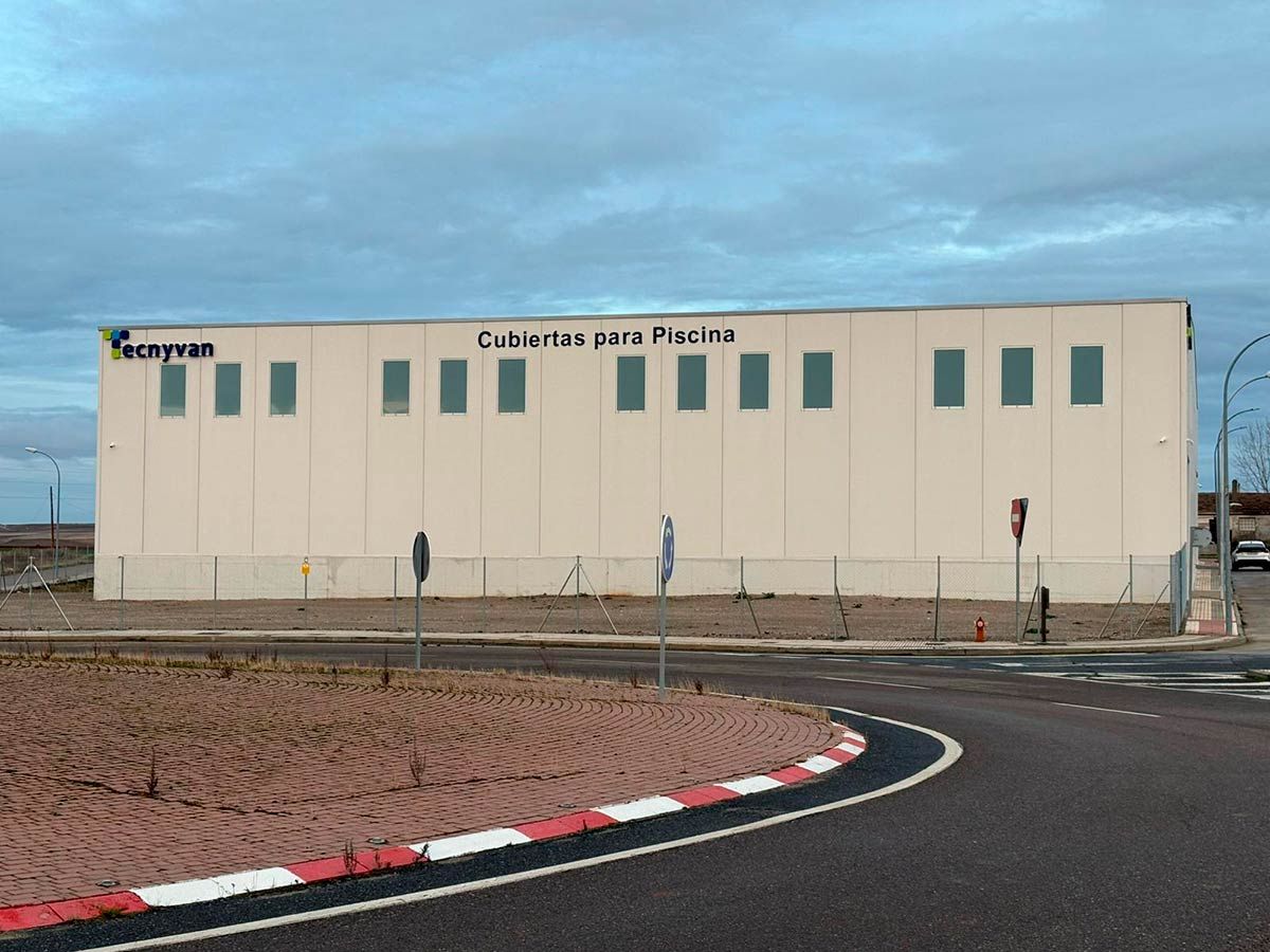 Inauguración de la Nueva Planta de Tecnyvan en Salamanca: Un Hito en la Producción de Cubiertas para Piscinas
