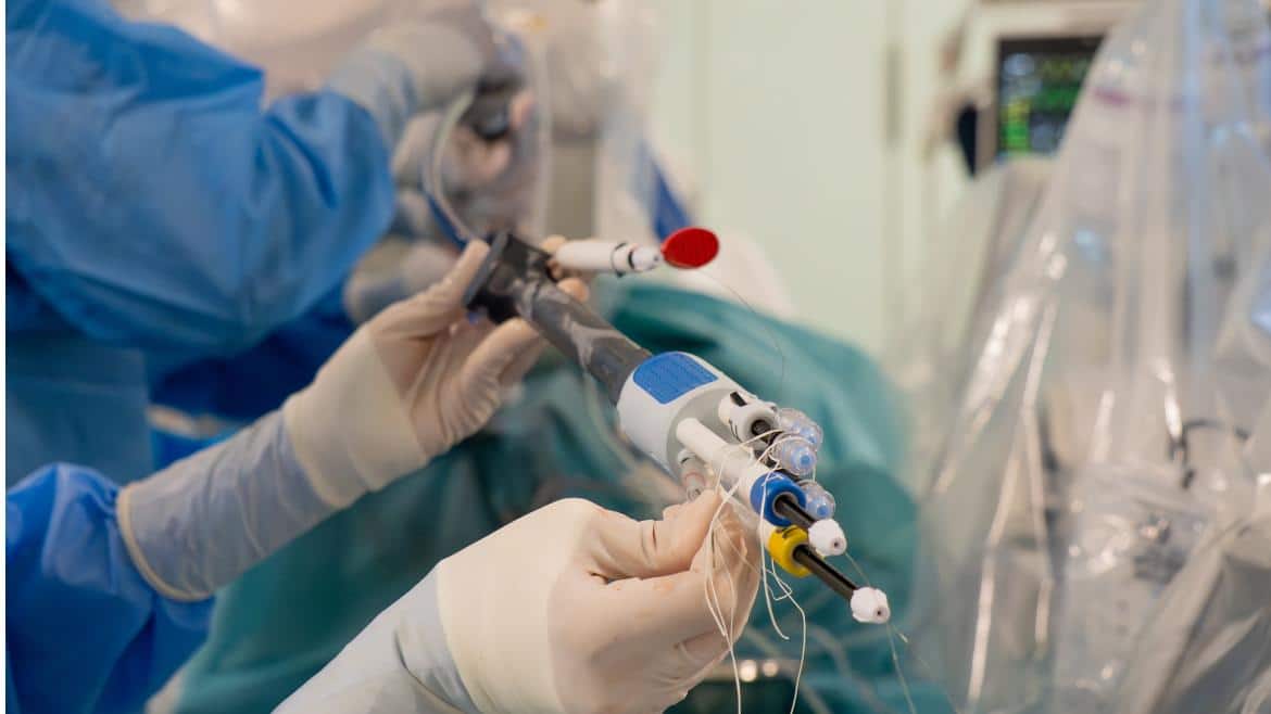 Innovador Avance en Cardiología: Implantación de Prótesis Tricúspides Percutáneas en el Clínico San Carlos de España