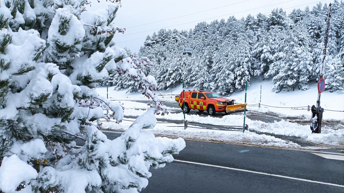 Madrid insta a los ayuntamientos a implementar medidas preventivas ante el frío y la nieve.