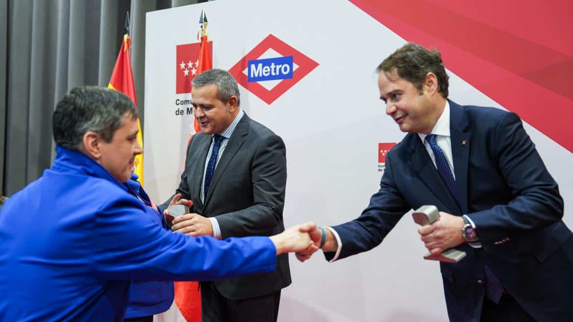 Profesionalismo y Dedicación: Madrid Reconoce a 43 Empleados del Metro por Actuaciones Ejemplares