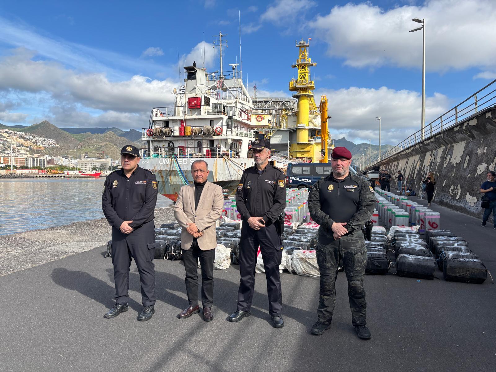 Récord histórico de la Policía Nacional en la incautación de cocaína en alta mar: interceptado en el Atlántico un buque con casi 10 toneladas ocultas en sal