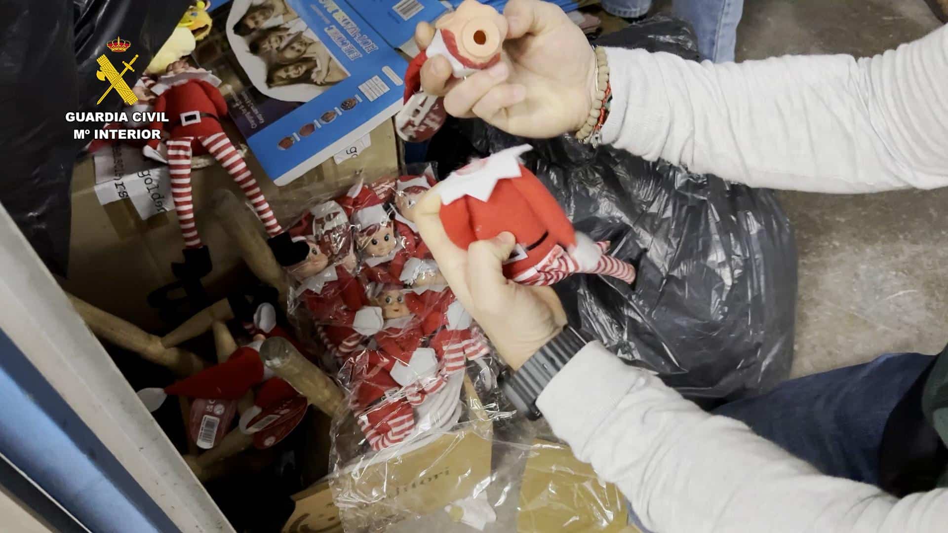 Rescate en Badalona: incautan más de 200,000 juguetes y textiles en trasteros