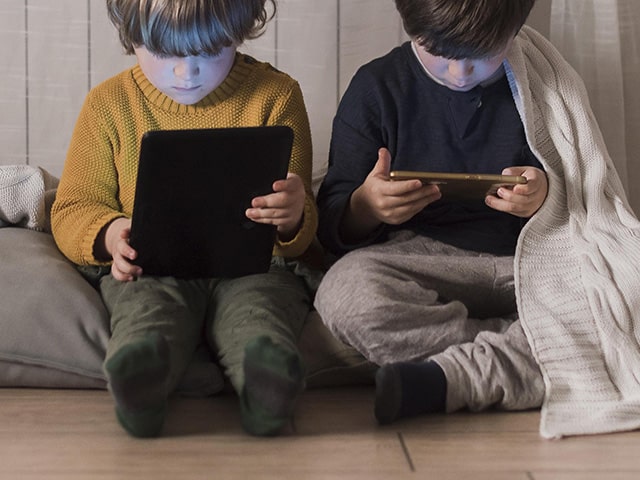 Acuerdo Familiar para Postergar el Uso de Smartphones en la Juventud