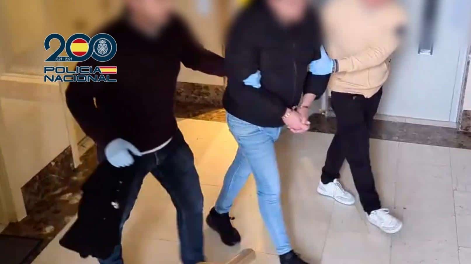 Detenido por retransmitir en tiempo real vídeos de abuso sexual a su hija menor