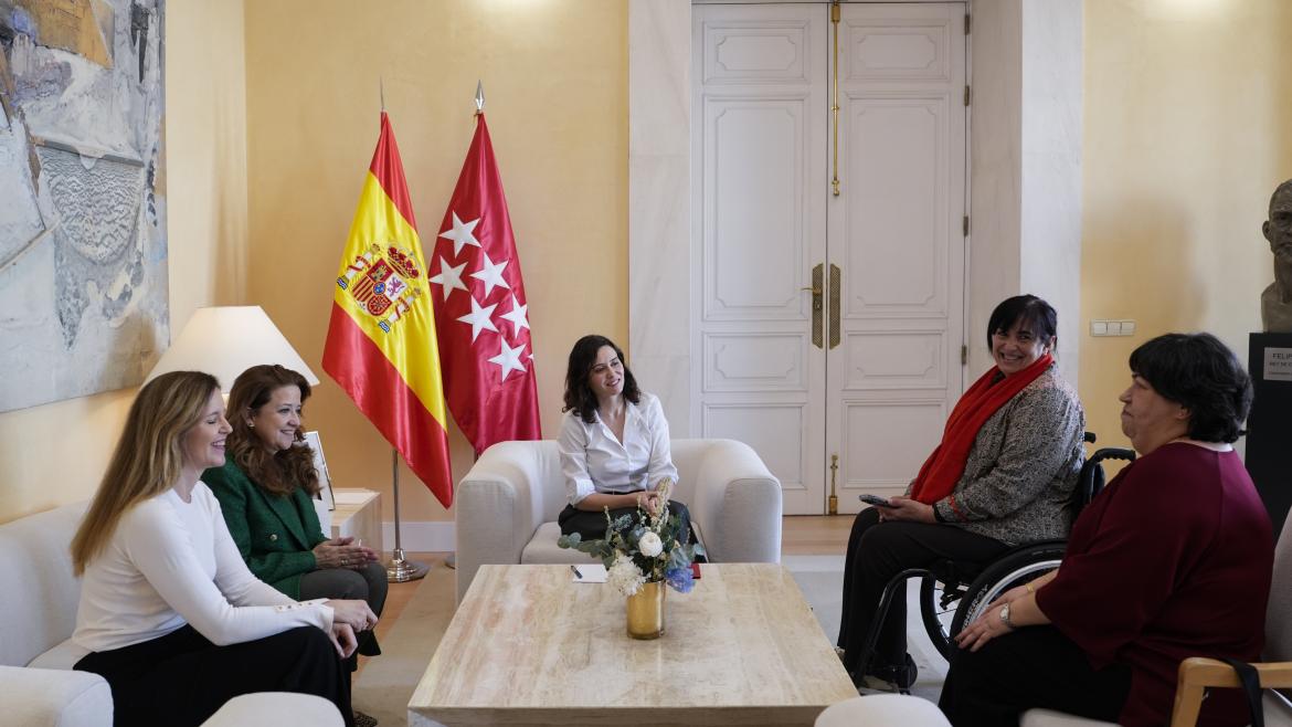 Díaz Ayuso Mantiene Encuentro Estratégico con la Nueva Líder de CERMI Madrid en la Real Casa de Correos