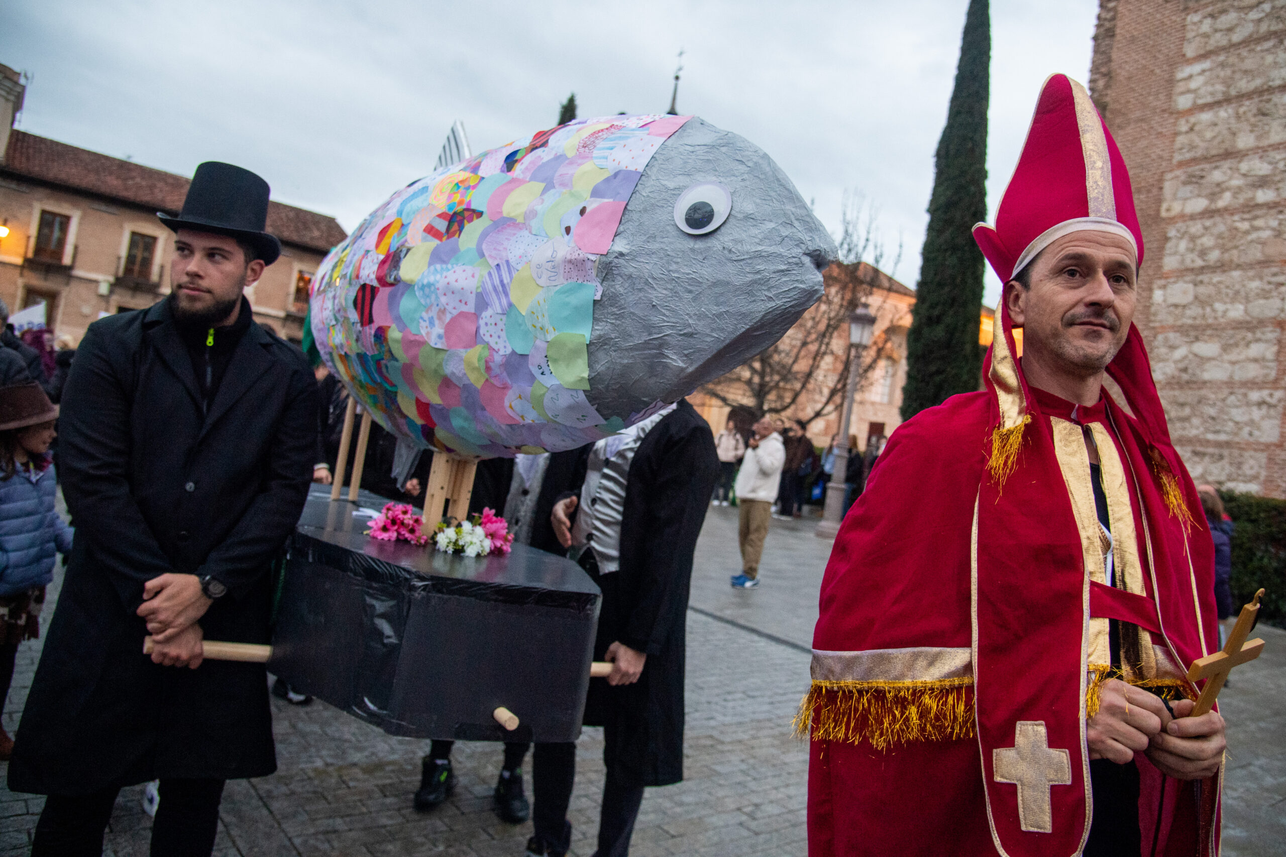 Finaliza el Carnaval 2026 de Alcalá con el emblemático “Entierro de la Sardina” este miércoles.