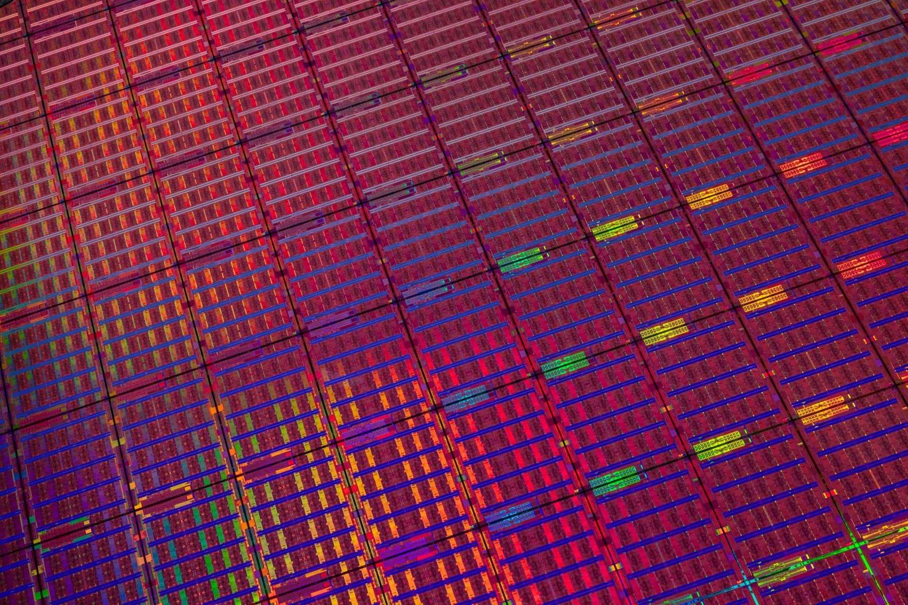 Intel y SoftBank Unen Fuerzas para Innovar con Z-Angle Memory: La Nueva Generación de Memoria HBM