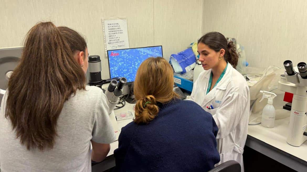 Investigadoras de Fundaciones Biomédicas en Madrid Inspiran a Jóvenes con Ciencias Biológicas