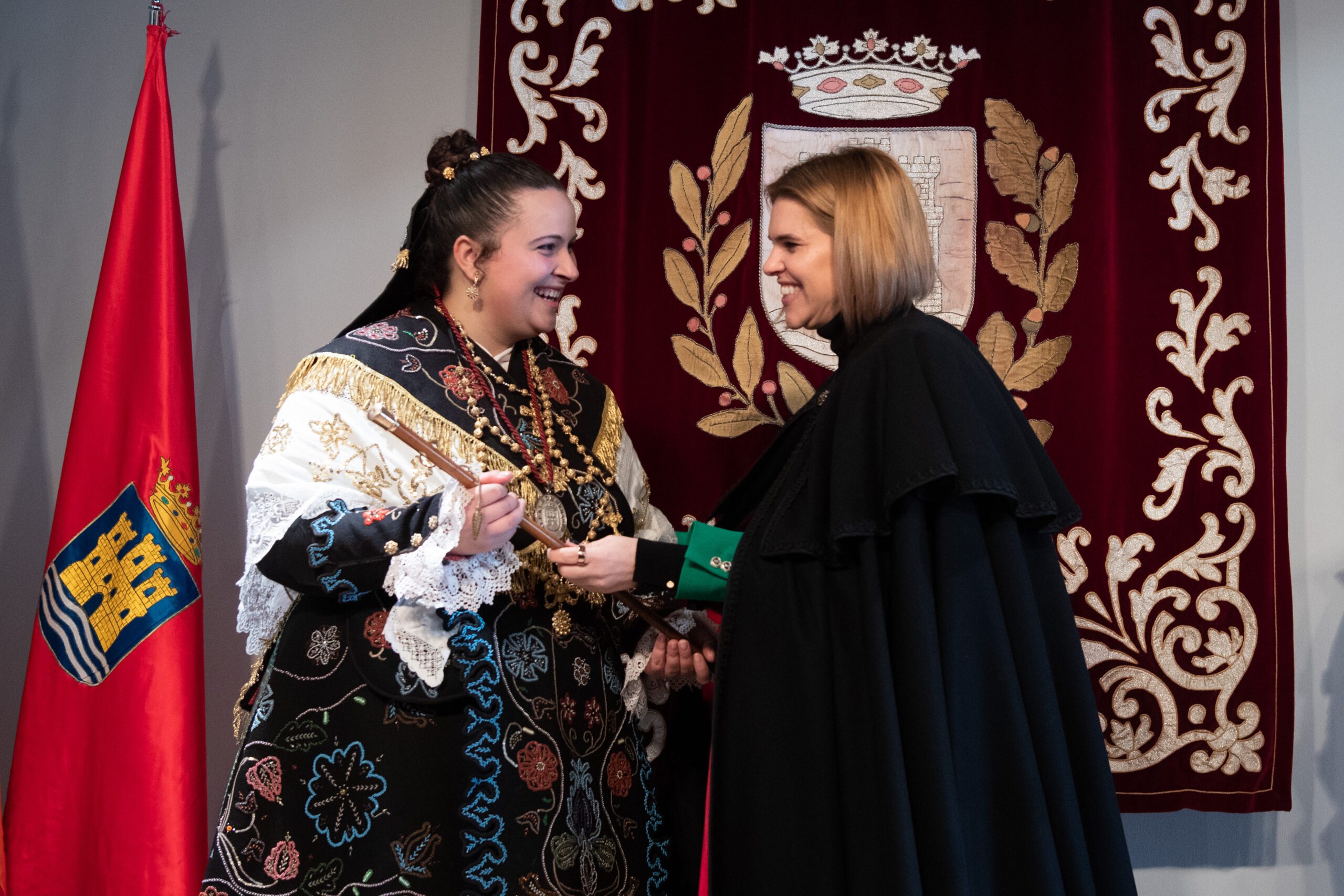Judith Piquet Cede el Bastón de Mando a la Alcaldesa de las Águedas: Una Tradición que Enaltece Alcalá