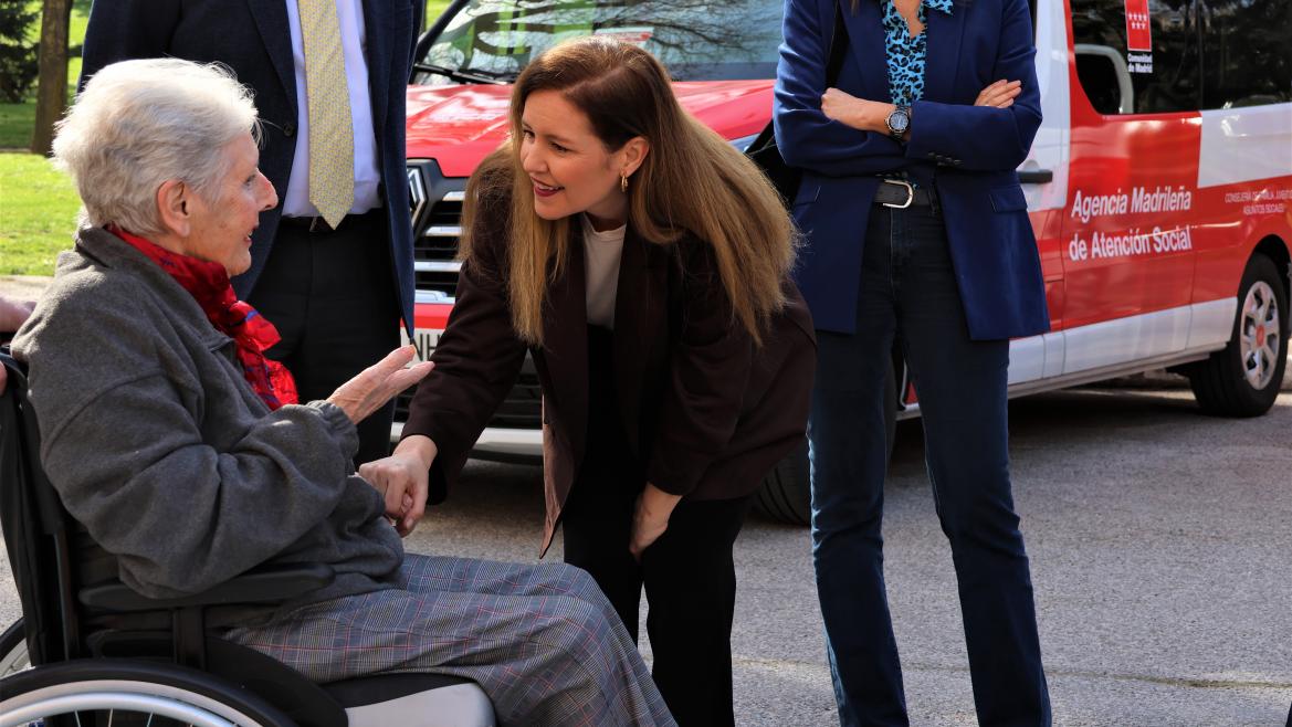 La Comunidad de Madrid Refuerza el Transporte Inclusivo con 12 Nuevos Vehículos Adaptados para Residencias Públicas