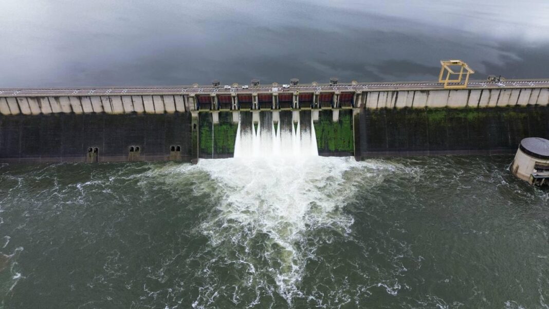 La Serena empieza a desembalsar: 180 m³/s para “laminar” las lluvias sin impacto aguas abajo 2 La Serena desembalsando 2 26.02.09