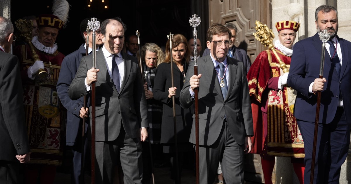 Almeida se une a la procesión de ‘Los Estudiantes’ en el Domingo de Ramos